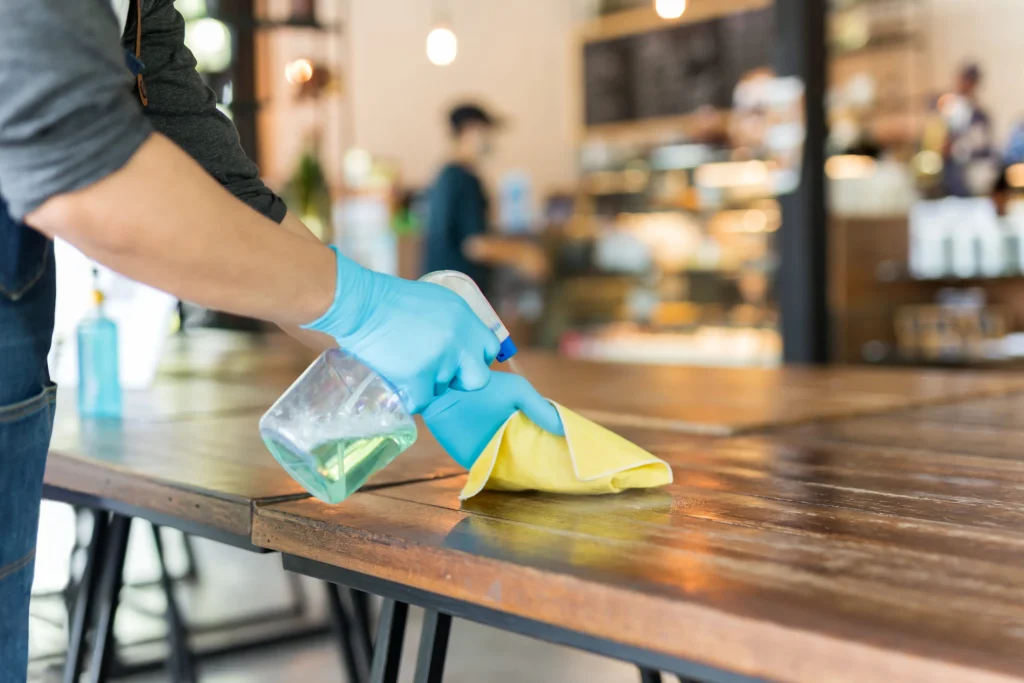 Notre service de nettoyage des restaurants comprend : Décapage du sol, Cirage du sol, Nettoyage des façades, Nettoyage des Canapés, Nettoyage des vitres, Nettoyage des zones d'entrée, Nettoyage des aires d'attente, Nettoyage des tables, Nettoyage des surfaces, Lavage par jet extérieur, Nettoyage du buffet et des plaques chauffantes, Nettoyage complet des sols, Entretien ménager régulier, Entretien ménager mensuel, Nettoyage des murs, Nettoyage des plafonds, Nettoyage en hauteur, Finition et polissage, Nettoyage des salles de bain et des toilettes, Nettoyage des consommables de salle de bain, Laver les hottes de la cuisine, Nettoyer ventilateurs, conduits et filtres, Vider les boîtes à graisse, Désinfecter les toilettes, Laver les fenêtres de l'intérieur et l'extérieur, Épousseter les fenêtres, stores, cadres et grilles des climatiseurs, Remplacer les articles tels savon et papier hygiénique, Nettoyage des équipements de Cuisine
